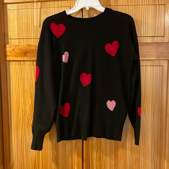Nicole Miller Sweaters - Woman’s heart sweater by Nicole Miller